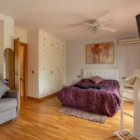 בית נופש Casa Guadalmar Beach מאלגה